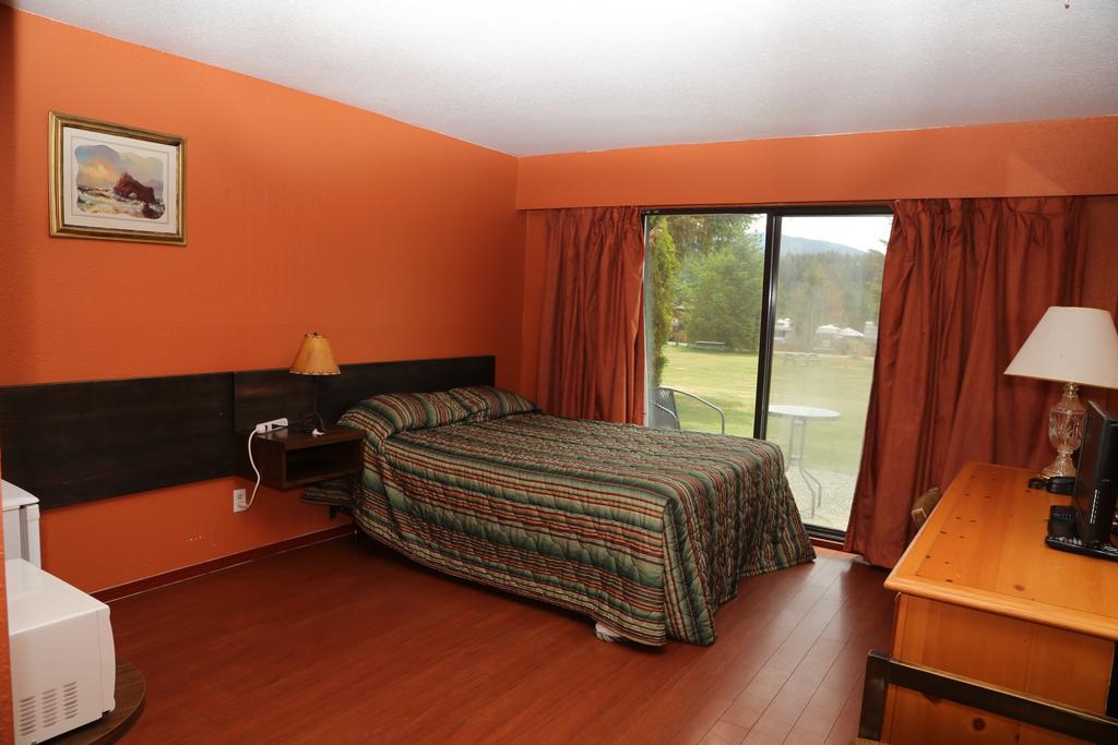 Timberlodge Rv & Campground Port Alberni Bagian luar foto