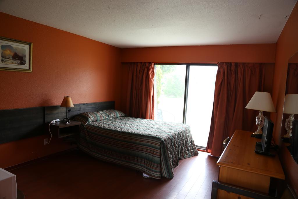 Timberlodge Rv & Campground Port Alberni Bagian luar foto
